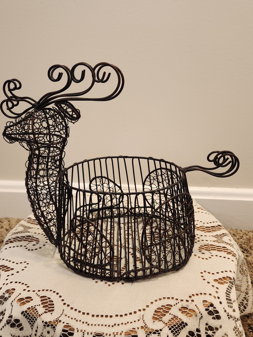 Decorative Reindeer Wire Basket For Holiday Decor / Reindeer Egg Basket